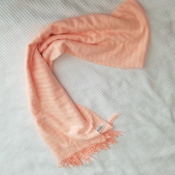 5 for $25, Peach Pashmina from the Gap - Picture 1 of 1